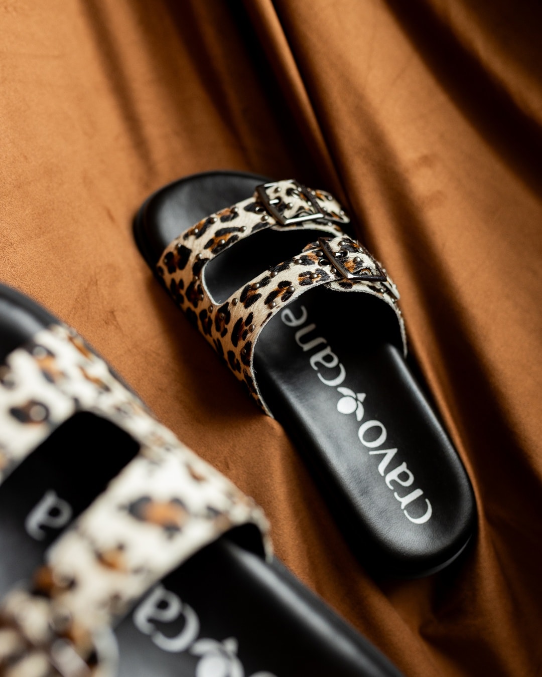 Mules em animal print - Cravo & Canela