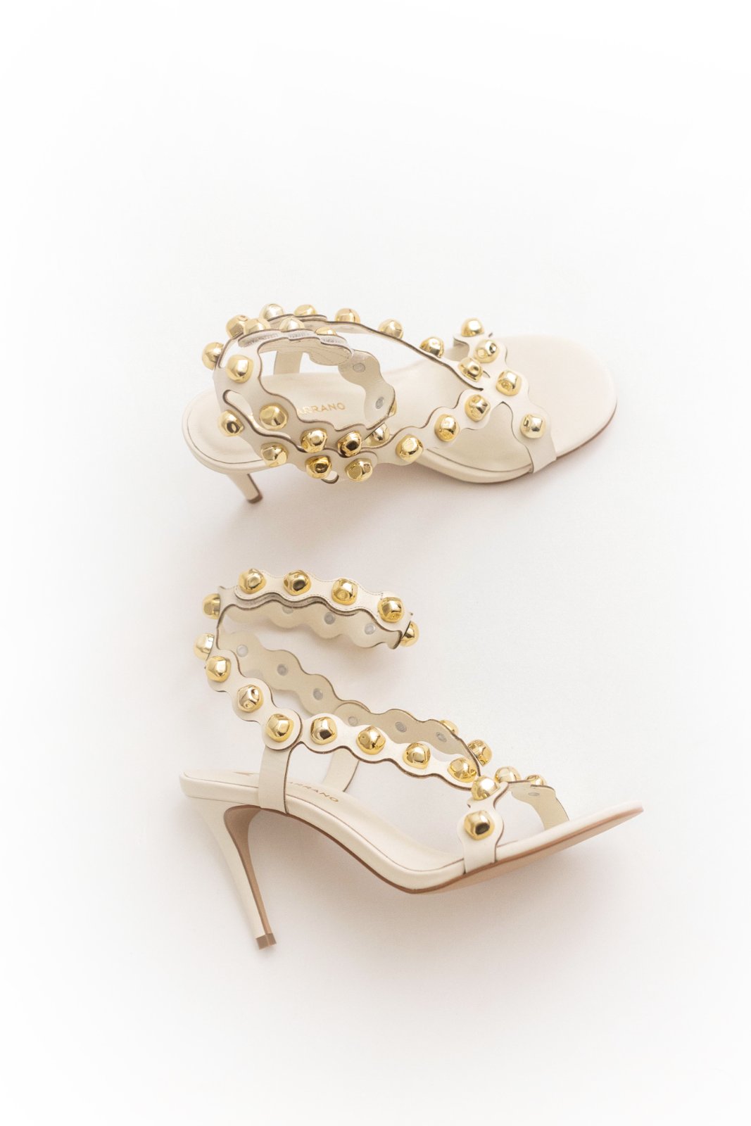 Sandália c/tachas