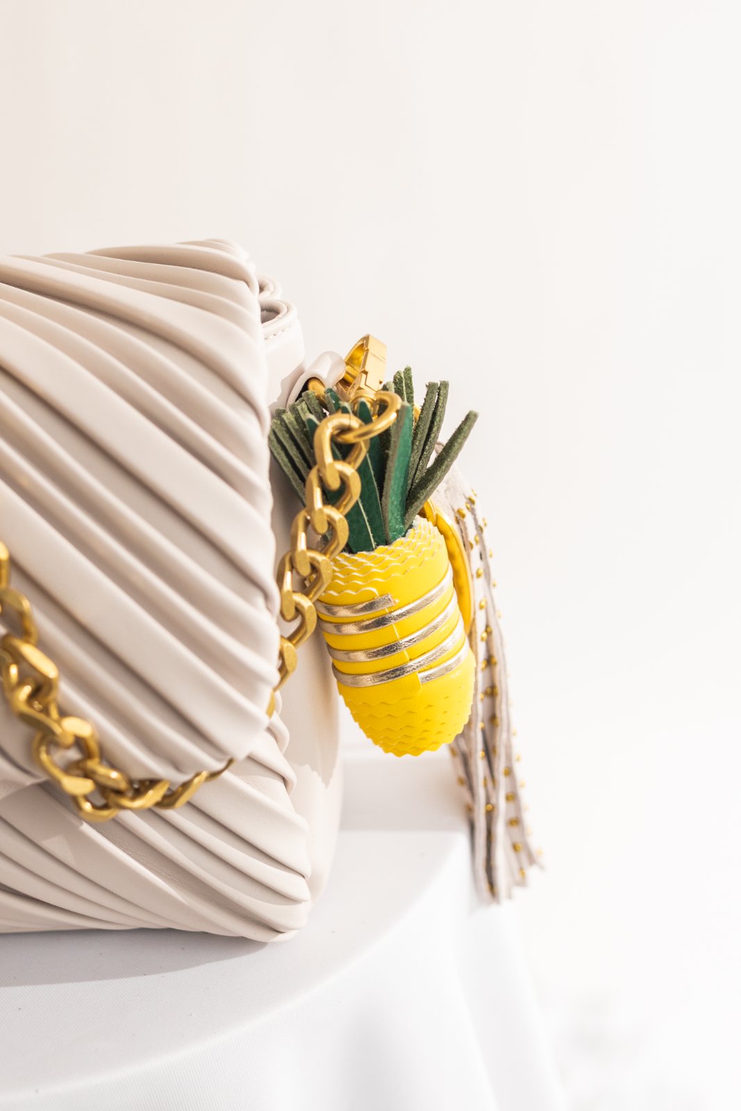 Crossbody drapeada