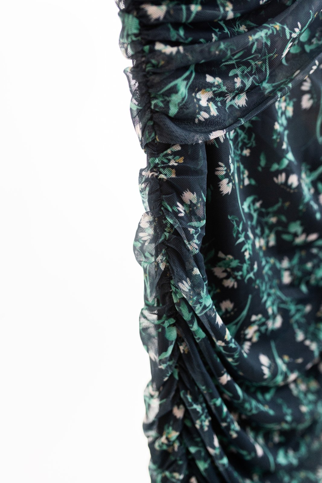 Vestido curto tule flores